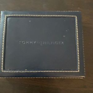 NWT Tommy Hilfiger Wallet